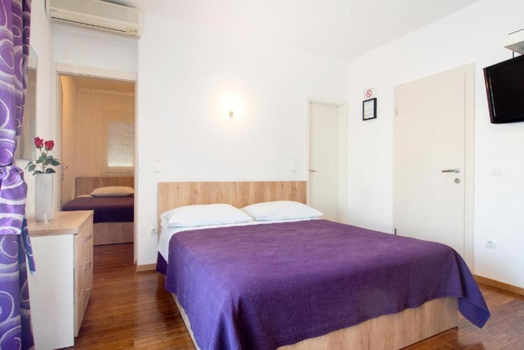 Bed & Breakfast Pino Podstrana Luaran gambar