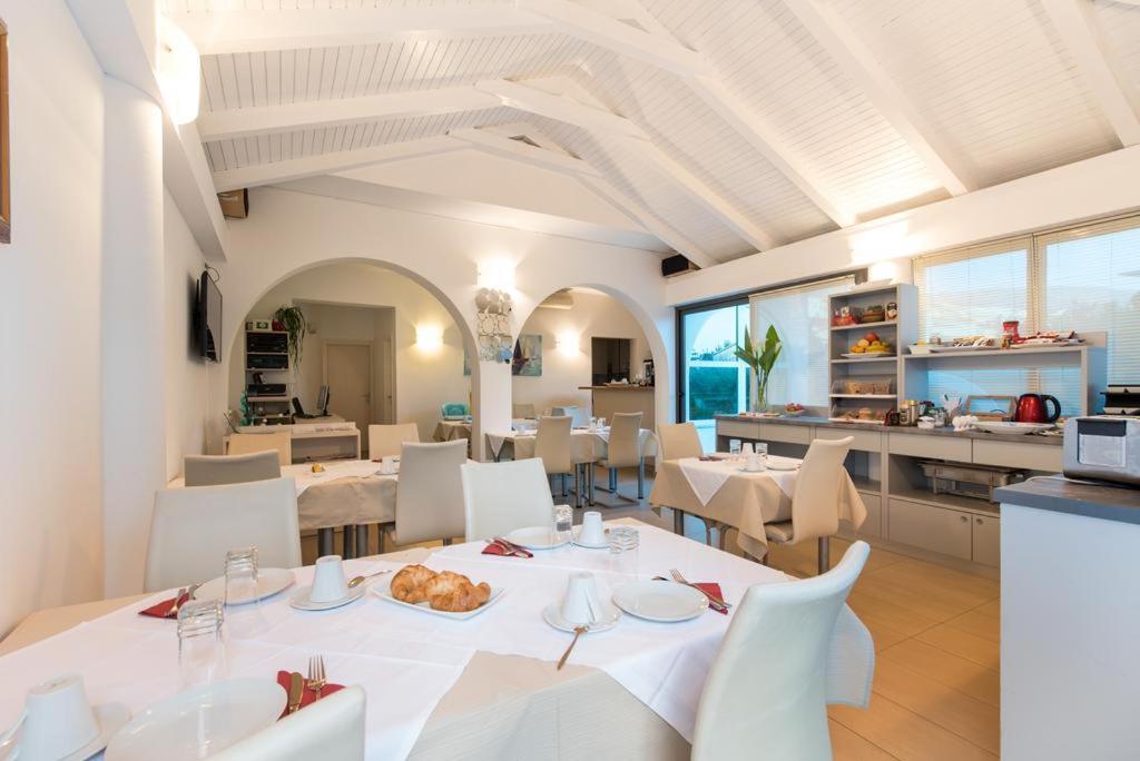 Bed & Breakfast Pino Podstrana Luaran gambar