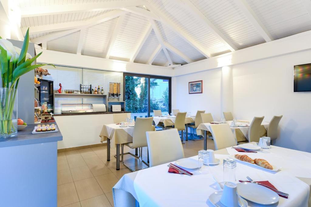 Bed & Breakfast Pino Podstrana Luaran gambar