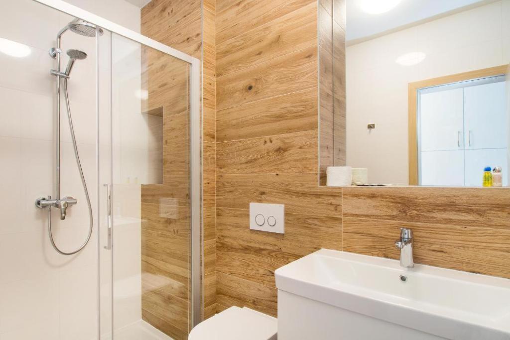 Bed & Breakfast Pino Podstrana Luaran gambar
