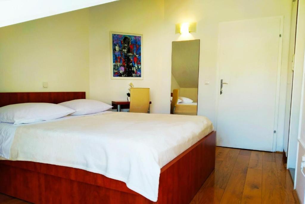 Bed & Breakfast Pino Podstrana Bilik gambar