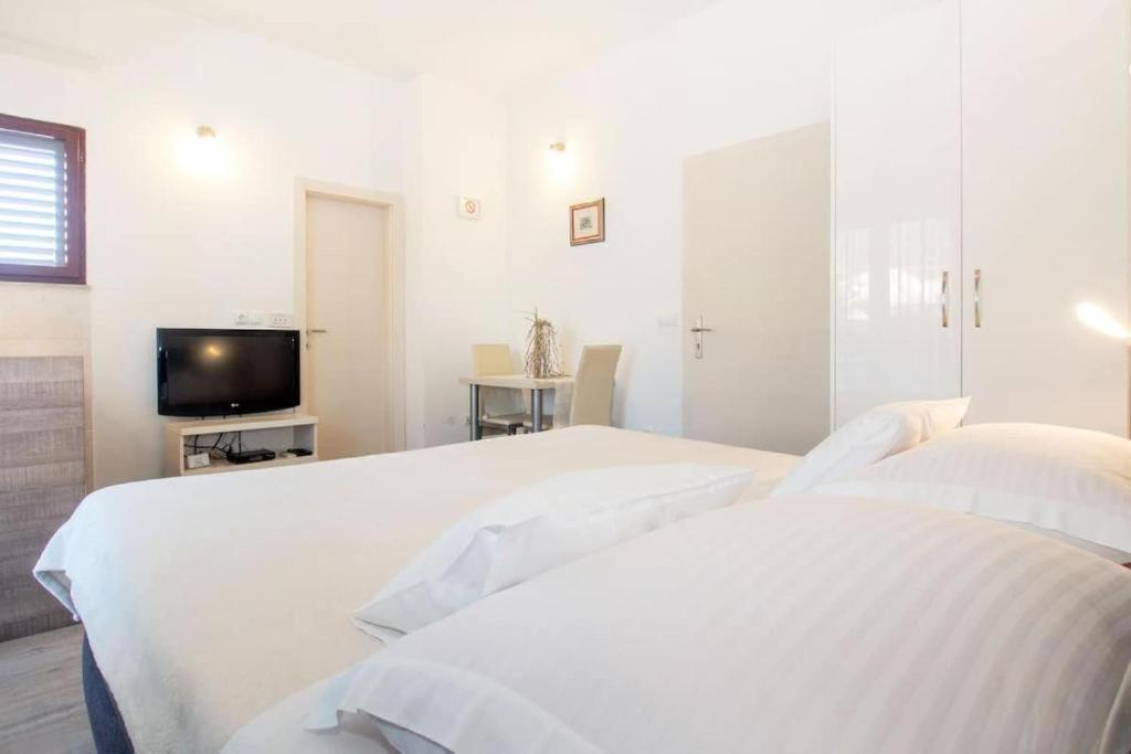 Bed & Breakfast Pino Podstrana Bilik gambar